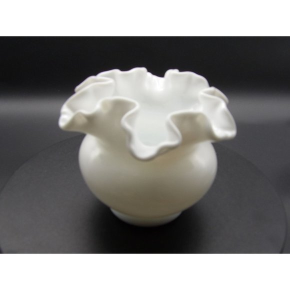 Vintage Glass Double Crimp Milk Glass Ruffled Rose Bowl Vase 5" W x 3 1/2" H - Picture 5 of 8